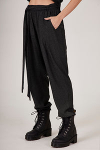 Calça Com Bolsos E Faixa De Regulagem Preta Yacamim A24 Liso