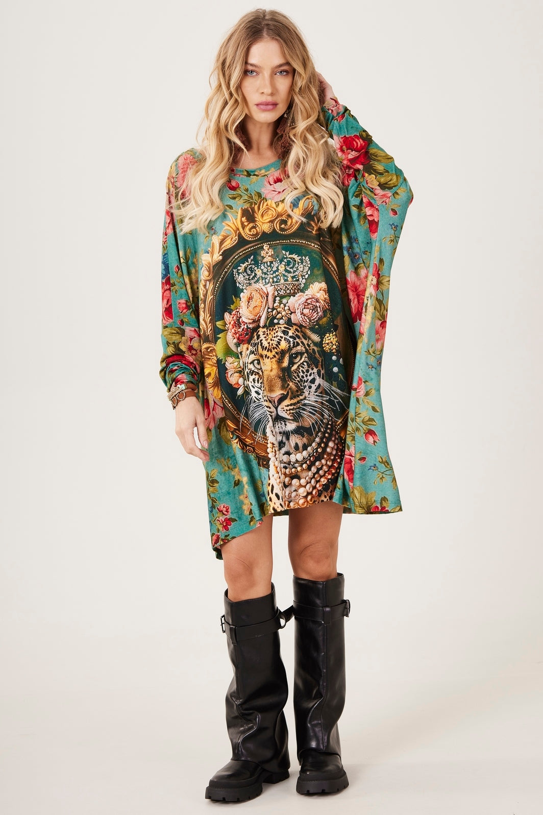 Bata Ampla Com Pedrinhas Estampa Exclusiva De Onça Verde Yacamim S1