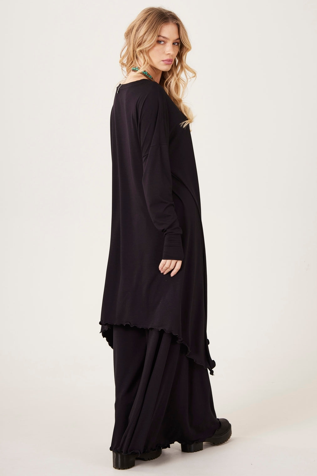 Vestido Curto Com Pontas Laterais Preto Yacamim E15 Liso