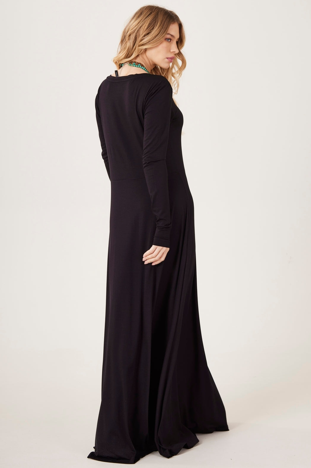 Vestido Longo Com Mangas Justas Preto Yacamim D5 Liso