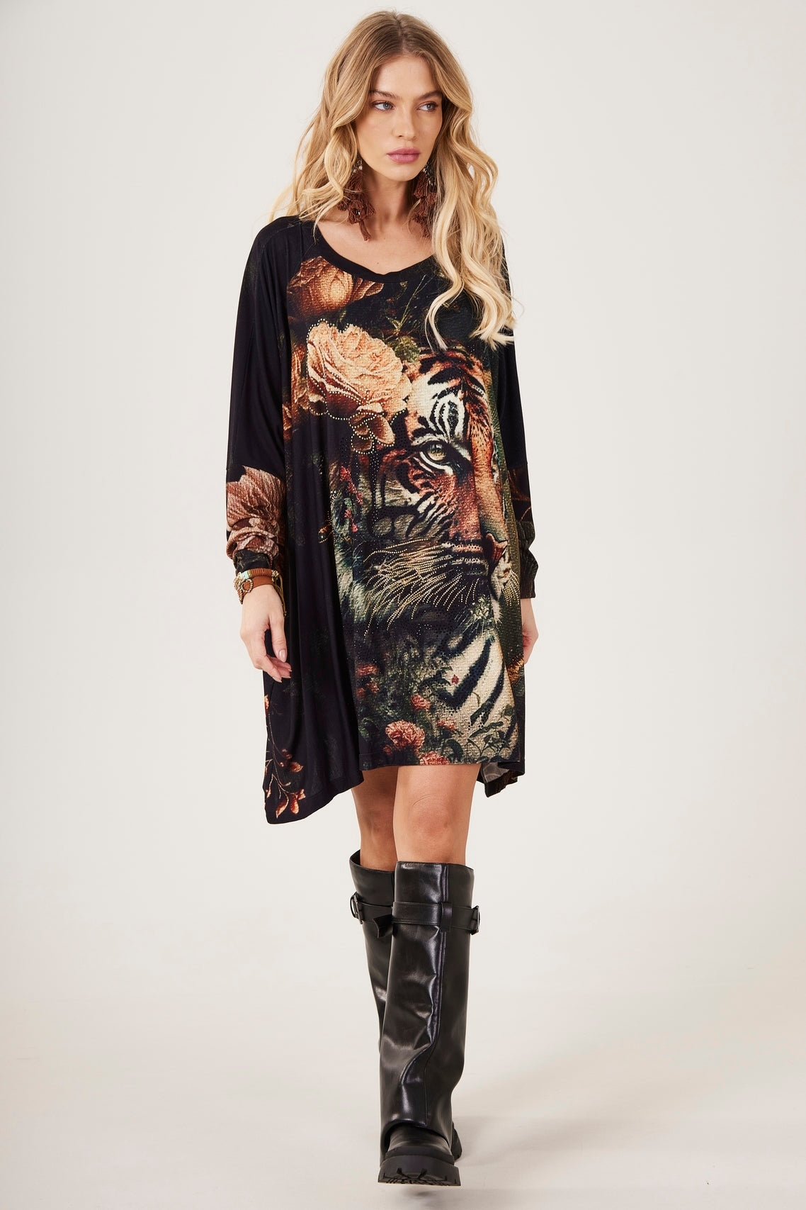 Bata Ampla Com Pedrinhas Estampa Exclusiva De Tigre Preta Yacamim S10