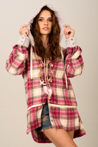 Casaco Amplo Peluciado Com Capuz Rosa E Bege Xadrez Yacamim L9