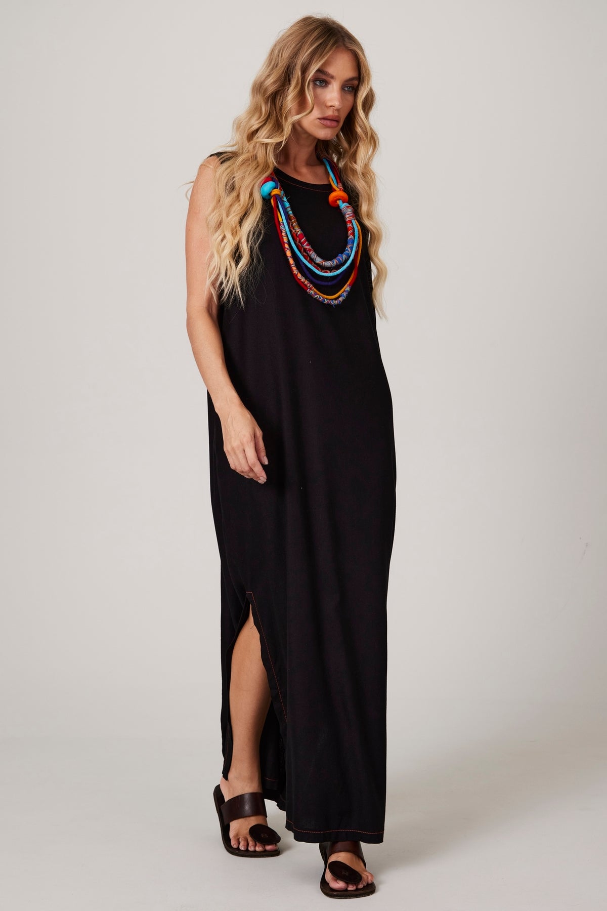 Vestido Regata Linho Midi Preto Yacamim D10 liso
