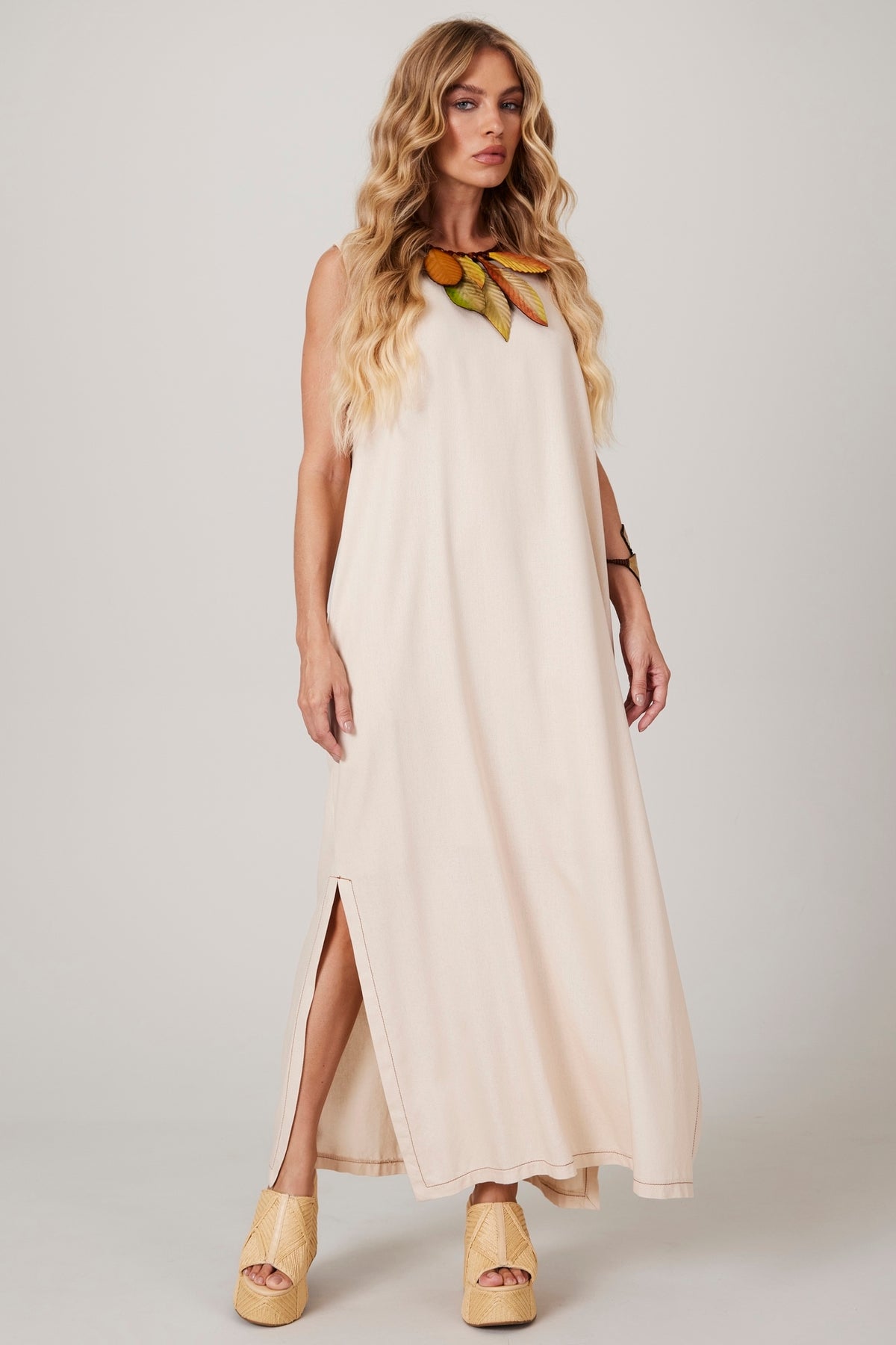 Vestido Regata Linho Midi Bege Yacamim E24/25 Liso