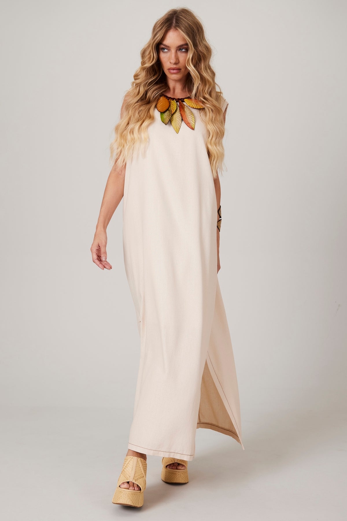 Vestido Regata Linho Midi Bege Yacamim E24/25 Liso