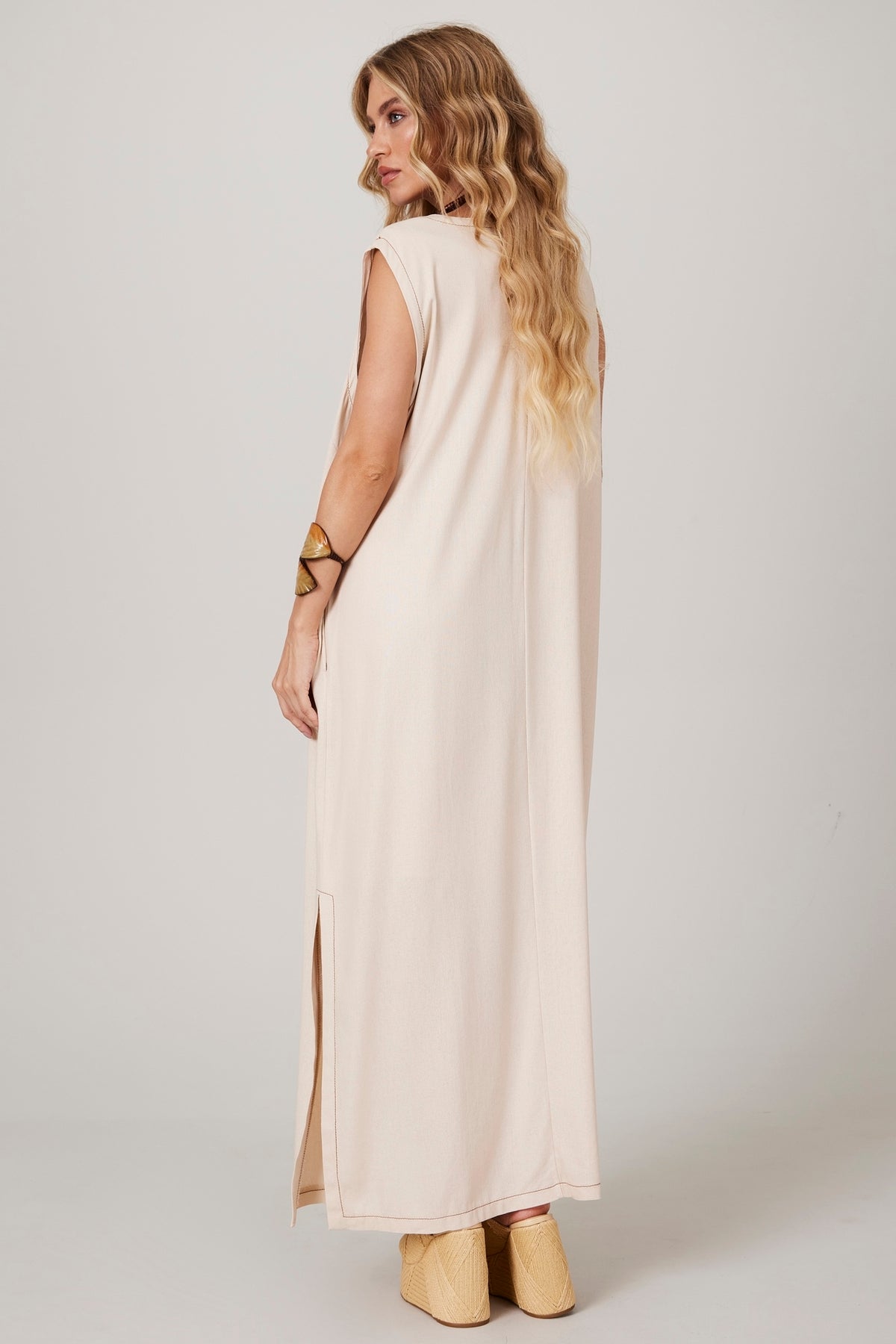 Vestido Regata Linho Midi Bege Yacamim E24/25 Liso