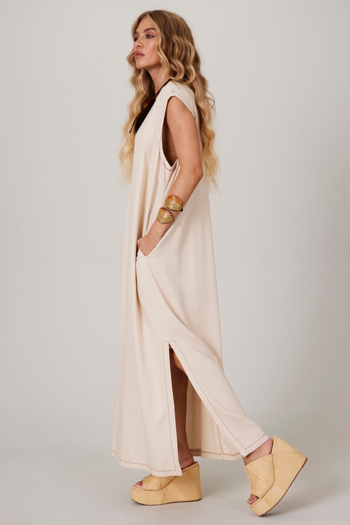 Vestido Regata Linho Midi Bege Yacamim E24/25 Liso