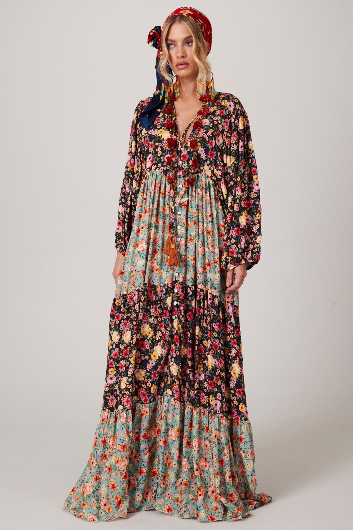 Vestido Longo Com Mangas Bufantes Estampado Patchwork Yacamim K1