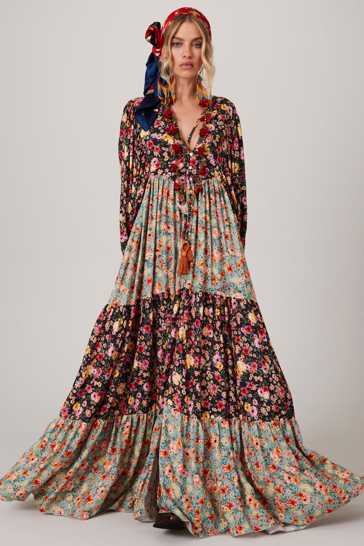 Vestido Longo Com Mangas Bufantes Estampado Patchwork Yacamim K1