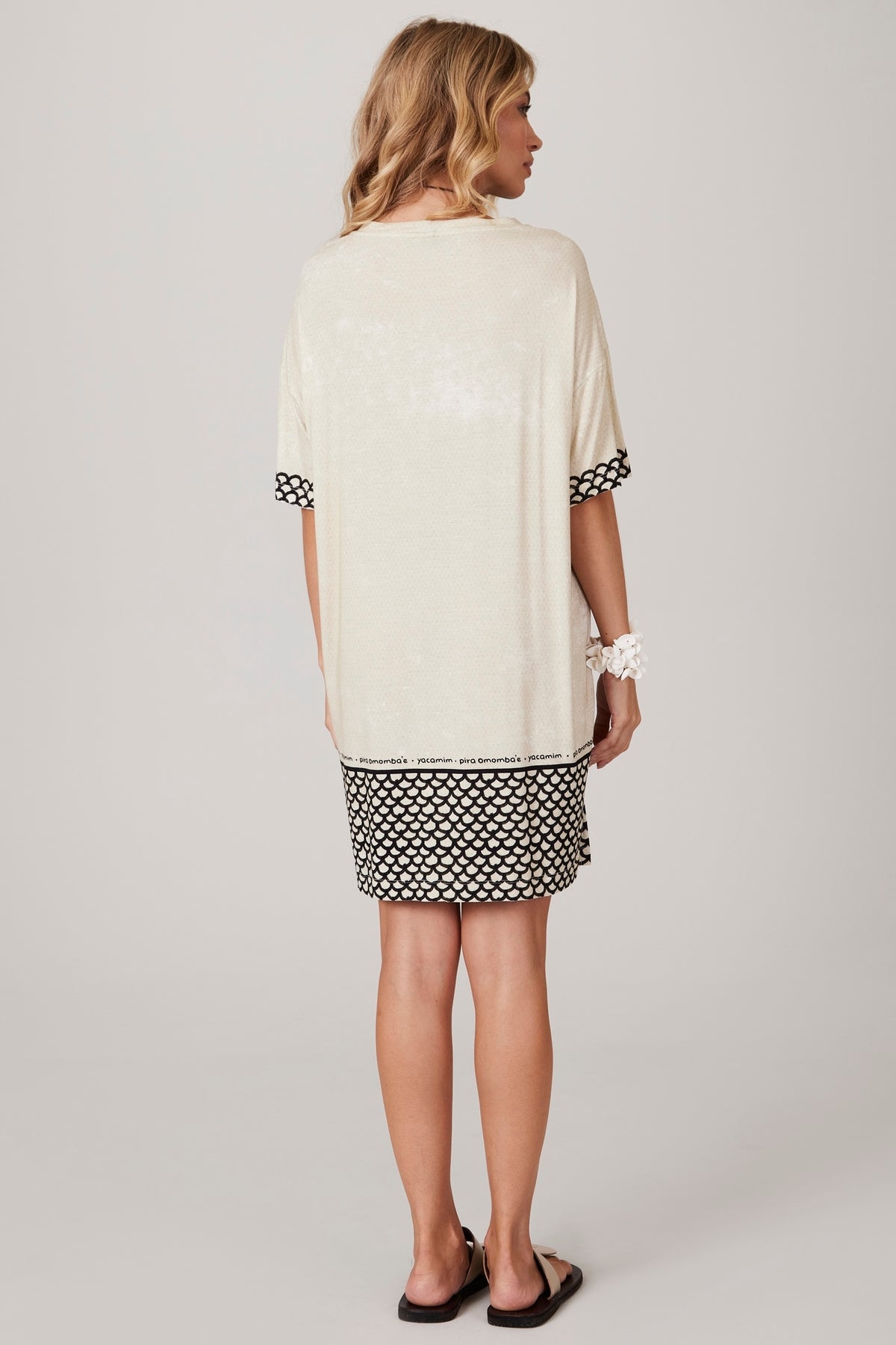 Camiseta Ampla Bege Coleção Pira Omomba''e Yacamim K1