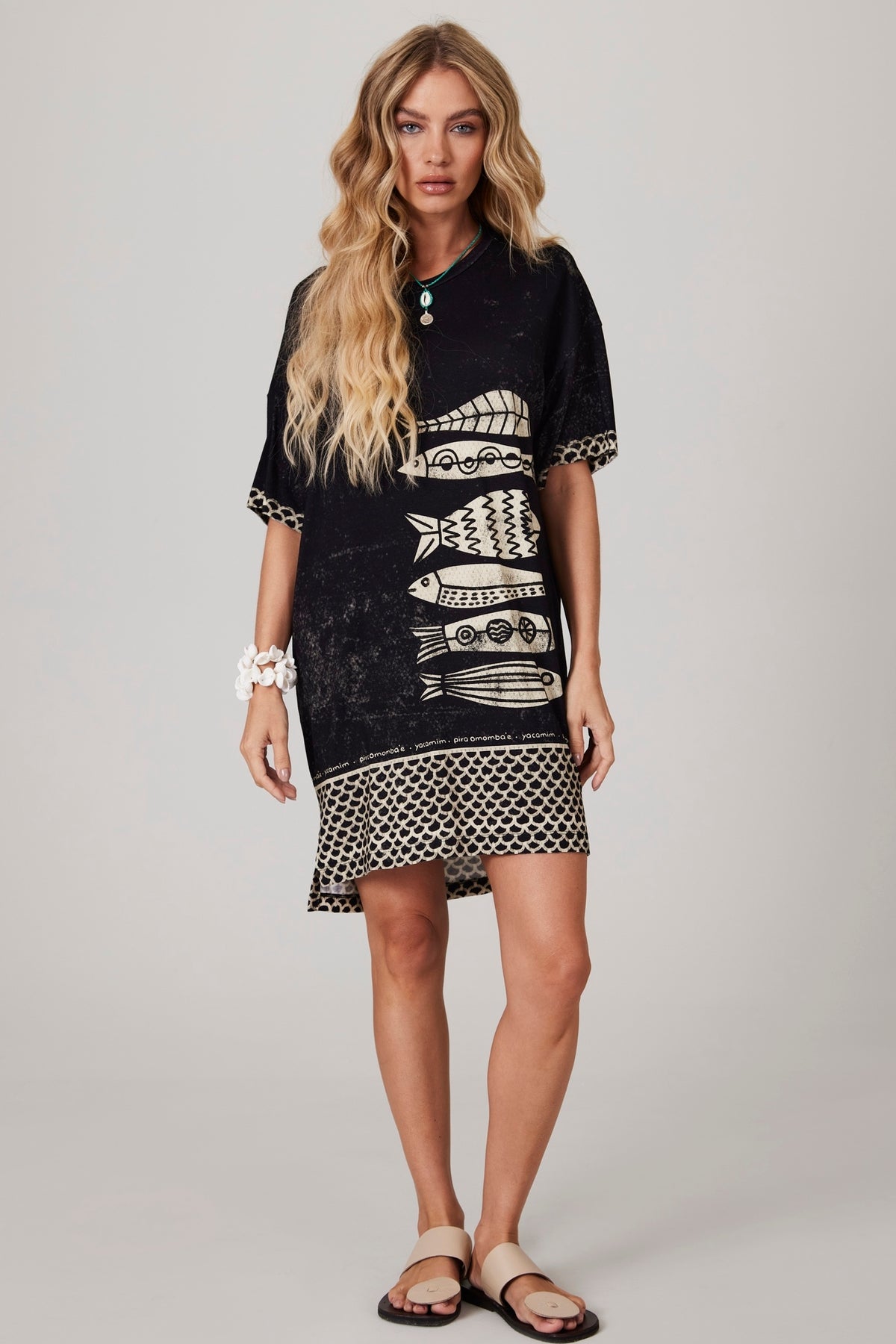 Camiseta Ampla Preta Coleção Pira Omomba''e Yacamim K4