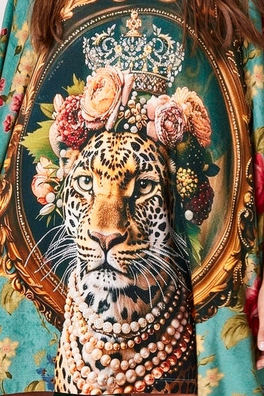 Bata Ampla Alongada Verde Estampa Onça Com Pedrinhas Yacamim B2