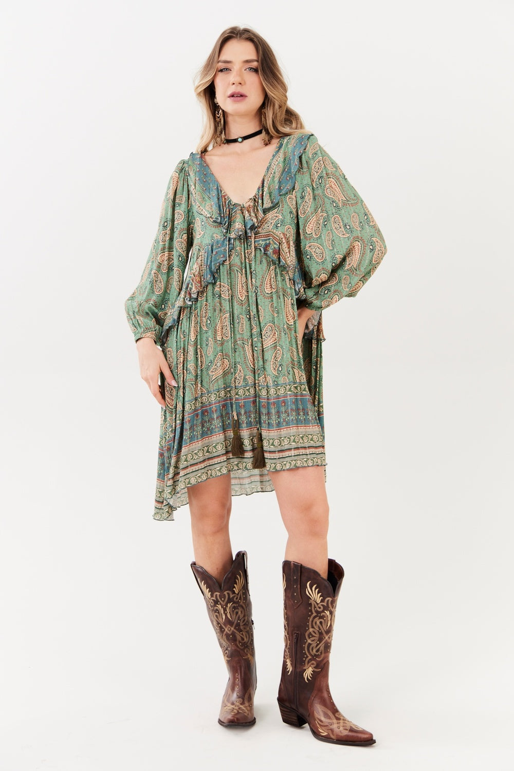 Vestido Curto Com Mangas Longas Yacamim D14