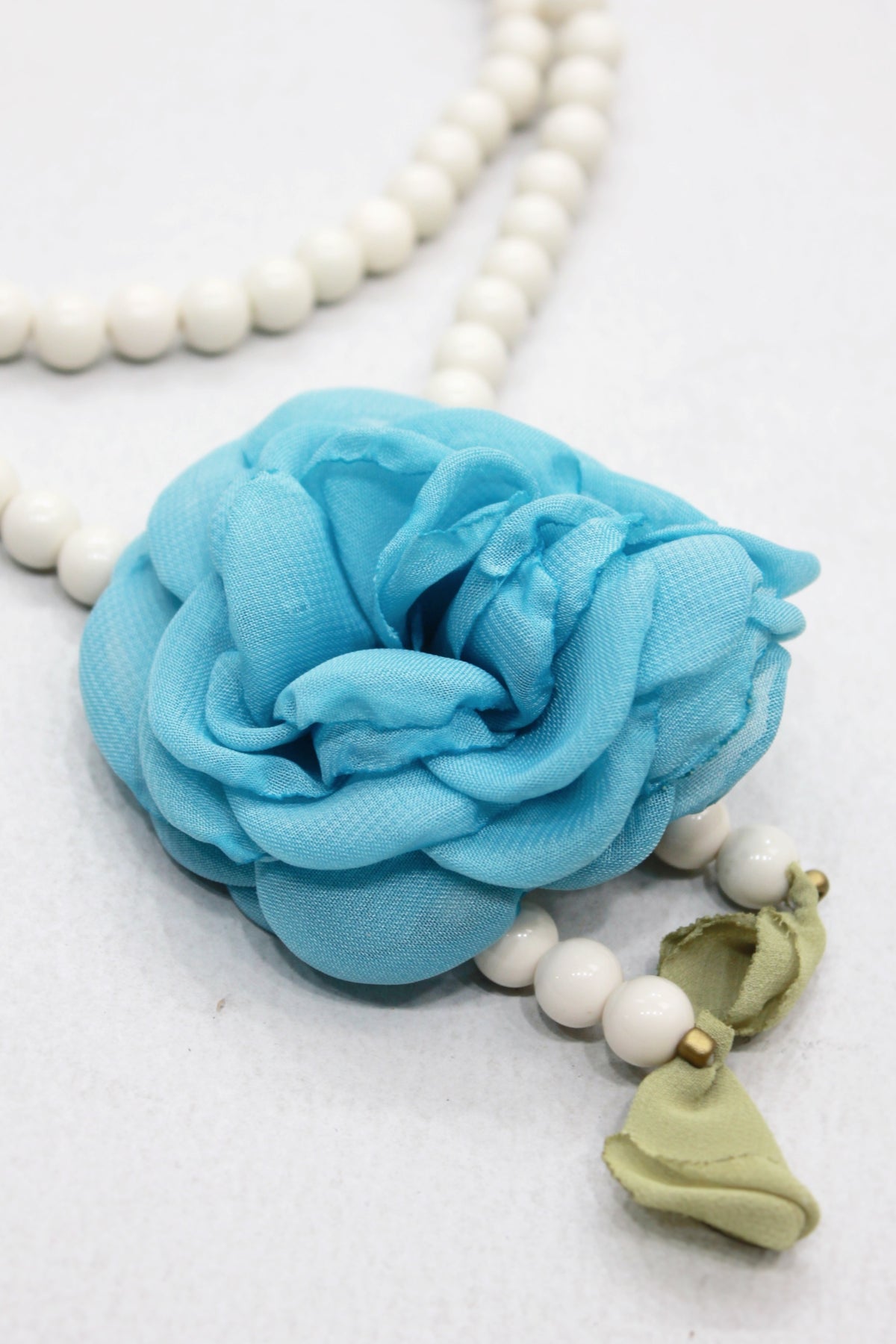 Colar Ave Maria Com Flor Azul Claro Yacamim #558