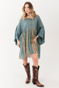 Vestido Curto Com Mangas Longas Yacamim E24