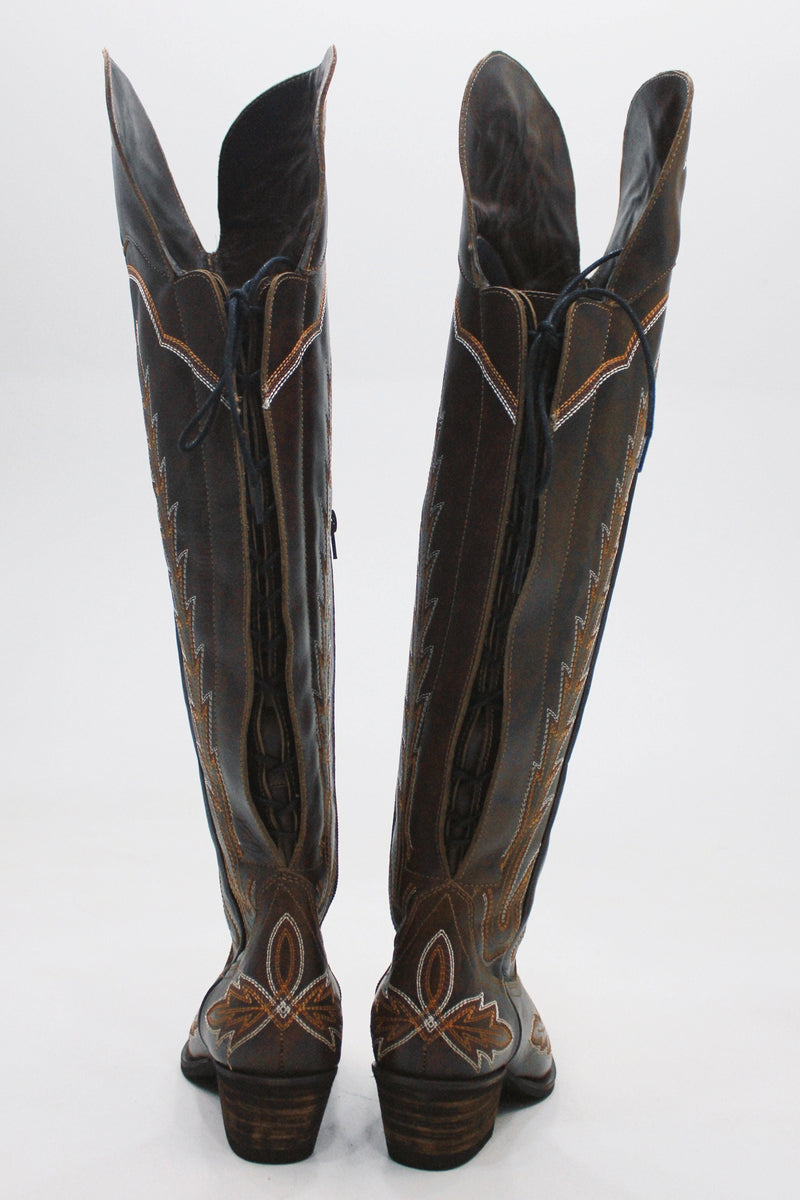 Bota Cano Alto 52cm Bordada Marrom Yacamim #471