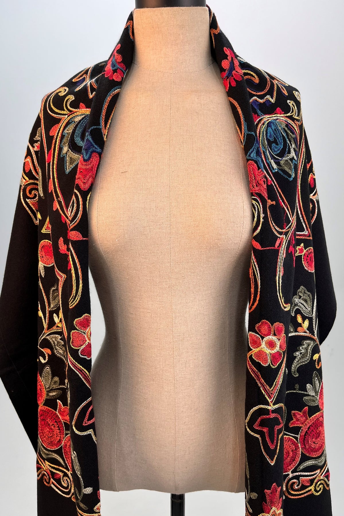 Cachecol Cashmere Preto Bordado Yacamim #312