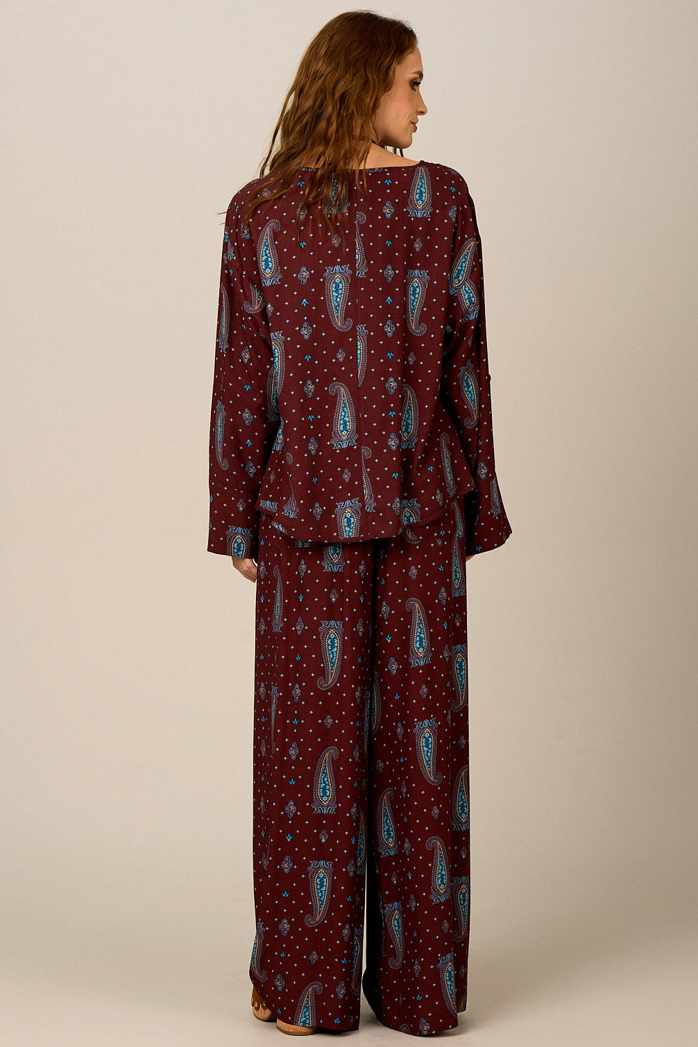 Calça Pantalona Marrom Estampa Paisley Yacamim T5