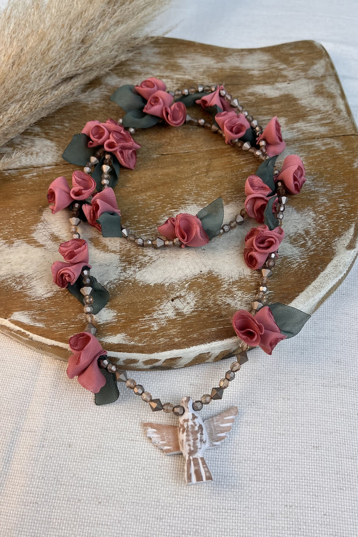 Colar Espírito Santo Flores Rosas Yacamim #288