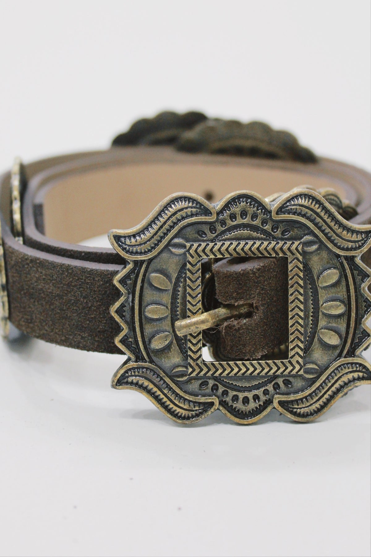 Cinto De Couro Marrom Escuro Com Fivela Ouro Velho Yacamim #661