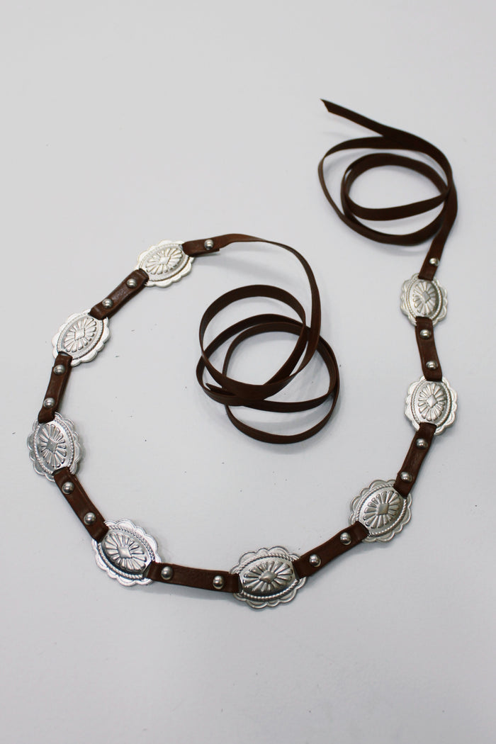 Cinto De Courino De Amarrar Marrom Tira Fina E Metais Yacamim #676