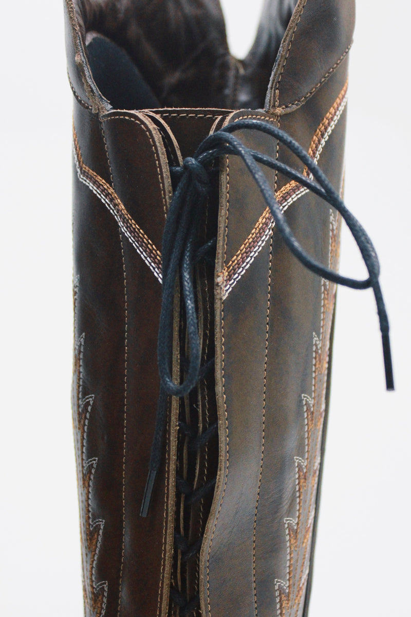 Bota Cano Alto 52cm Bordada Marrom Yacamim #471