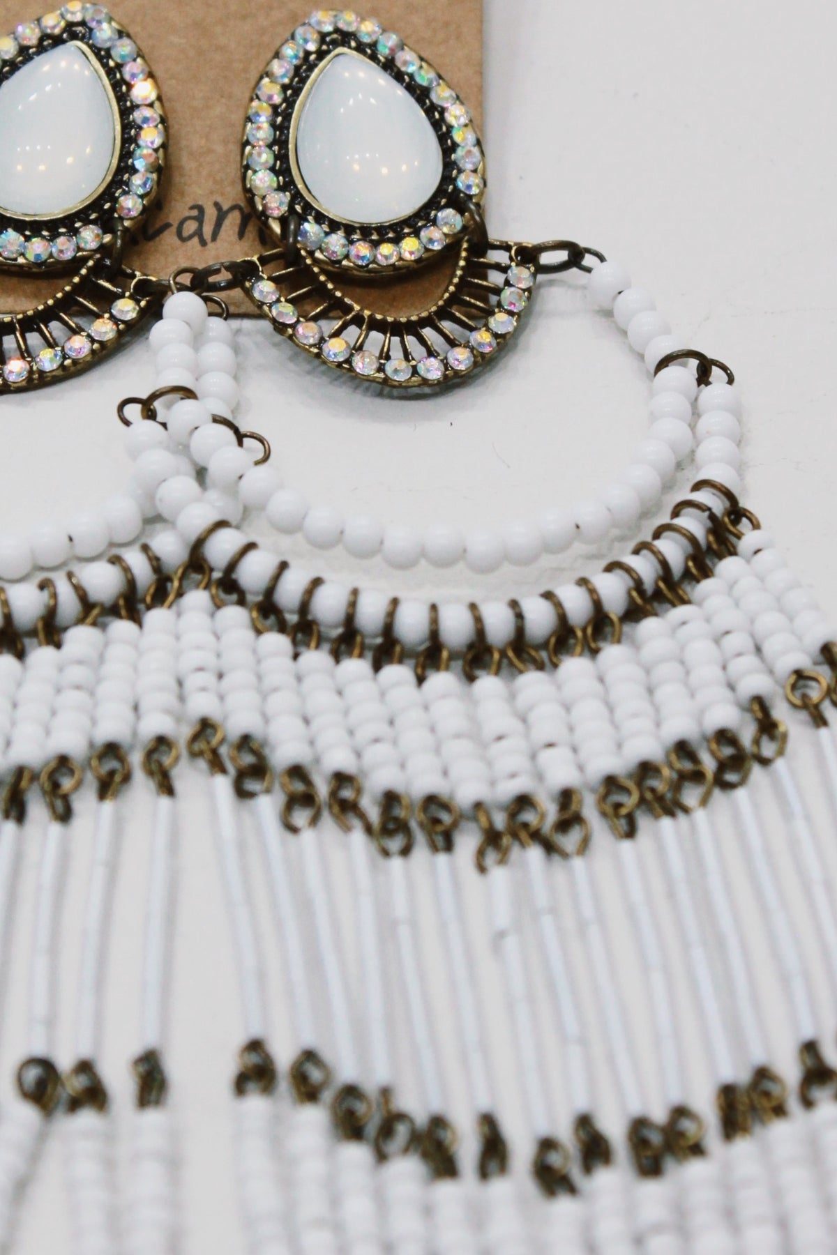 Brinco Artesanal De Miçangas Branco Yacamim #686