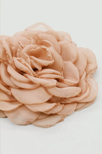 Presilha De Cabelo Flor De Tule Bege Escuro Yacamim #608