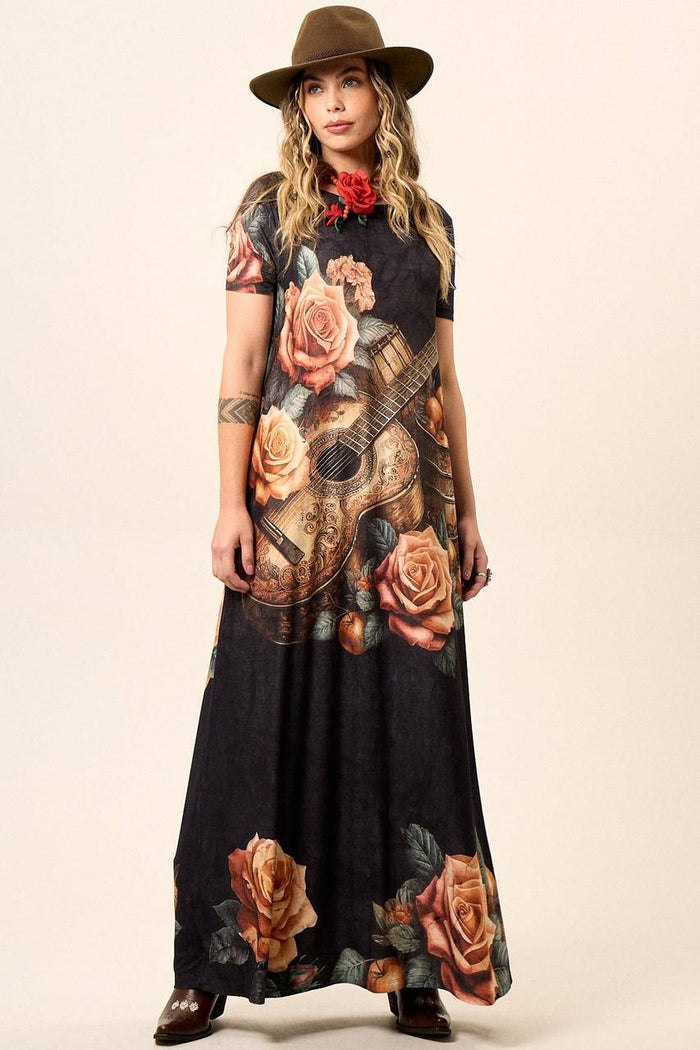 Vestido Longo De Mangas Curtas Grafite Estampa De Violão Yacamim