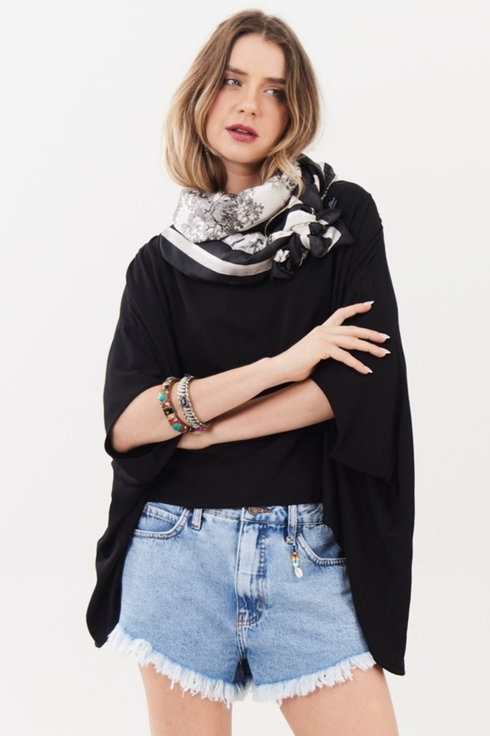 Bata Ampla Com Decote Ombro A Ombro Preto Yacamim B29