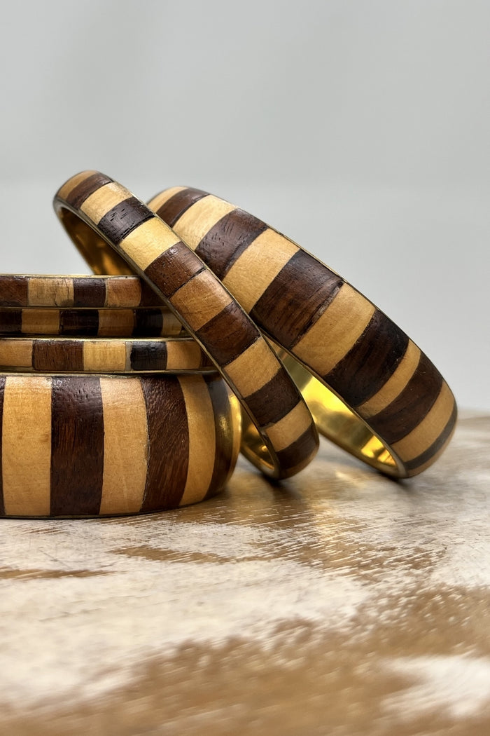 Kit De Pulseiras De Metal E Madeira Listrada Marrom Yacamim #176