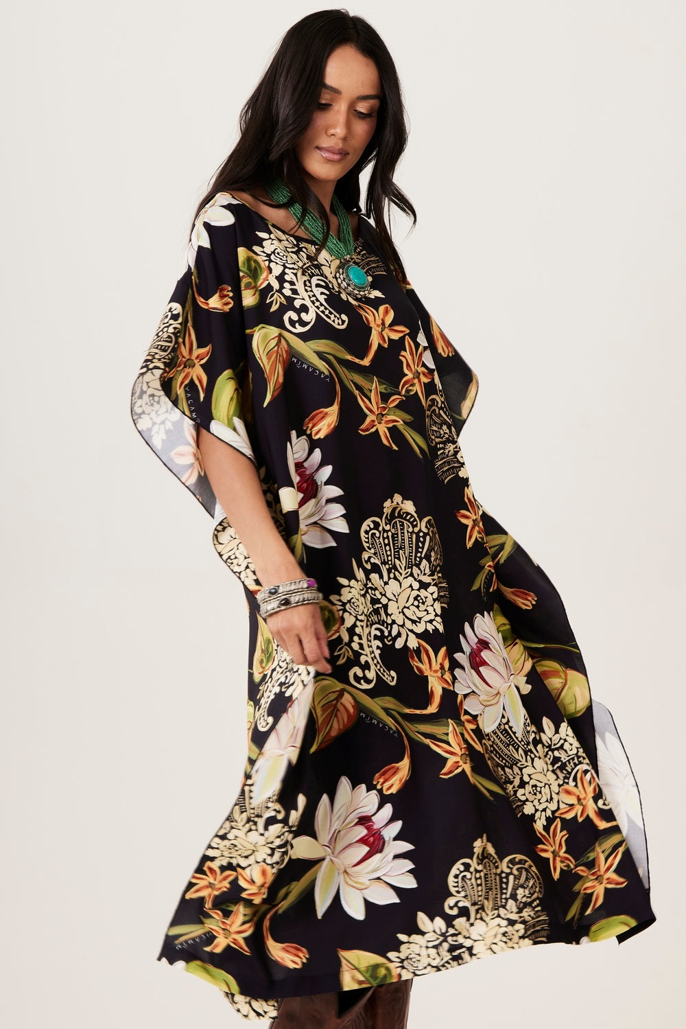 Kaftan Amplo Preto Estampa Floral Yacamim J7