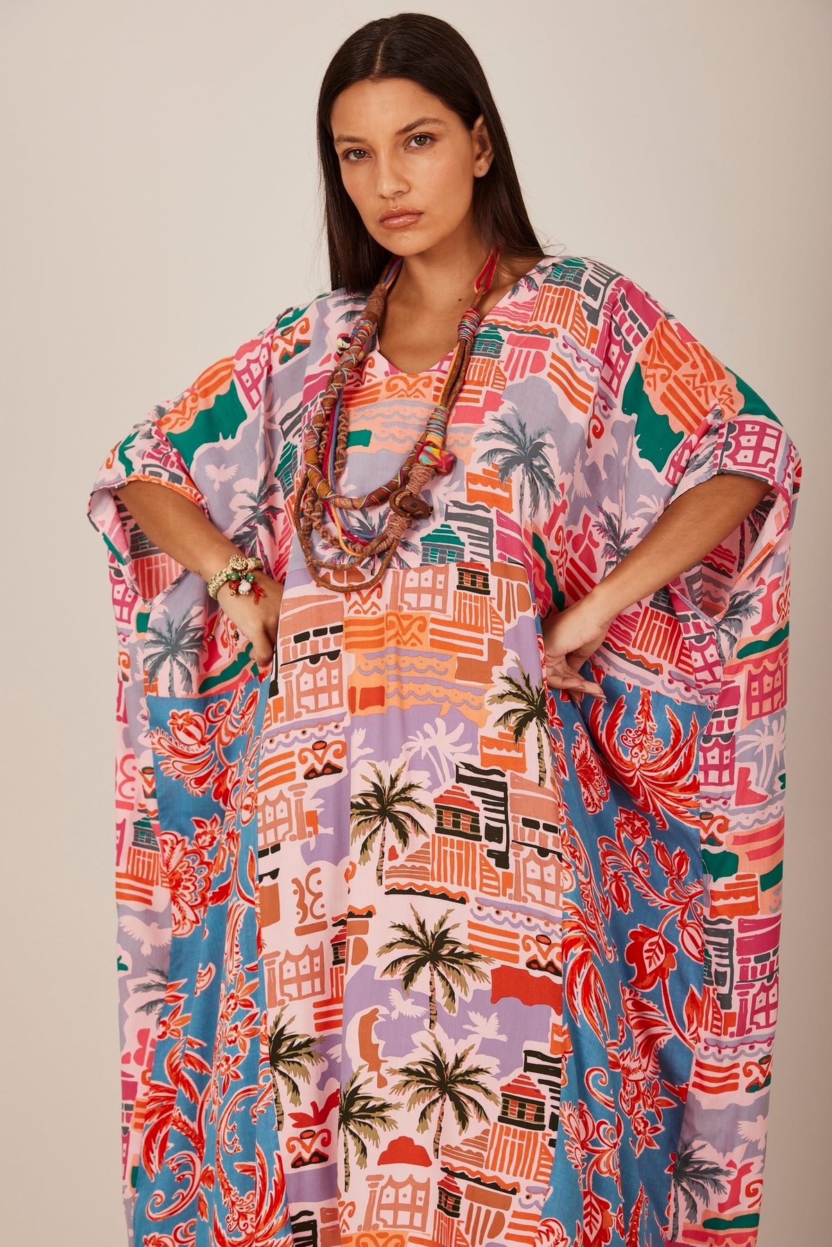 Kaftan Longo Com Recortes Rosa Patchwork Yacamim J5