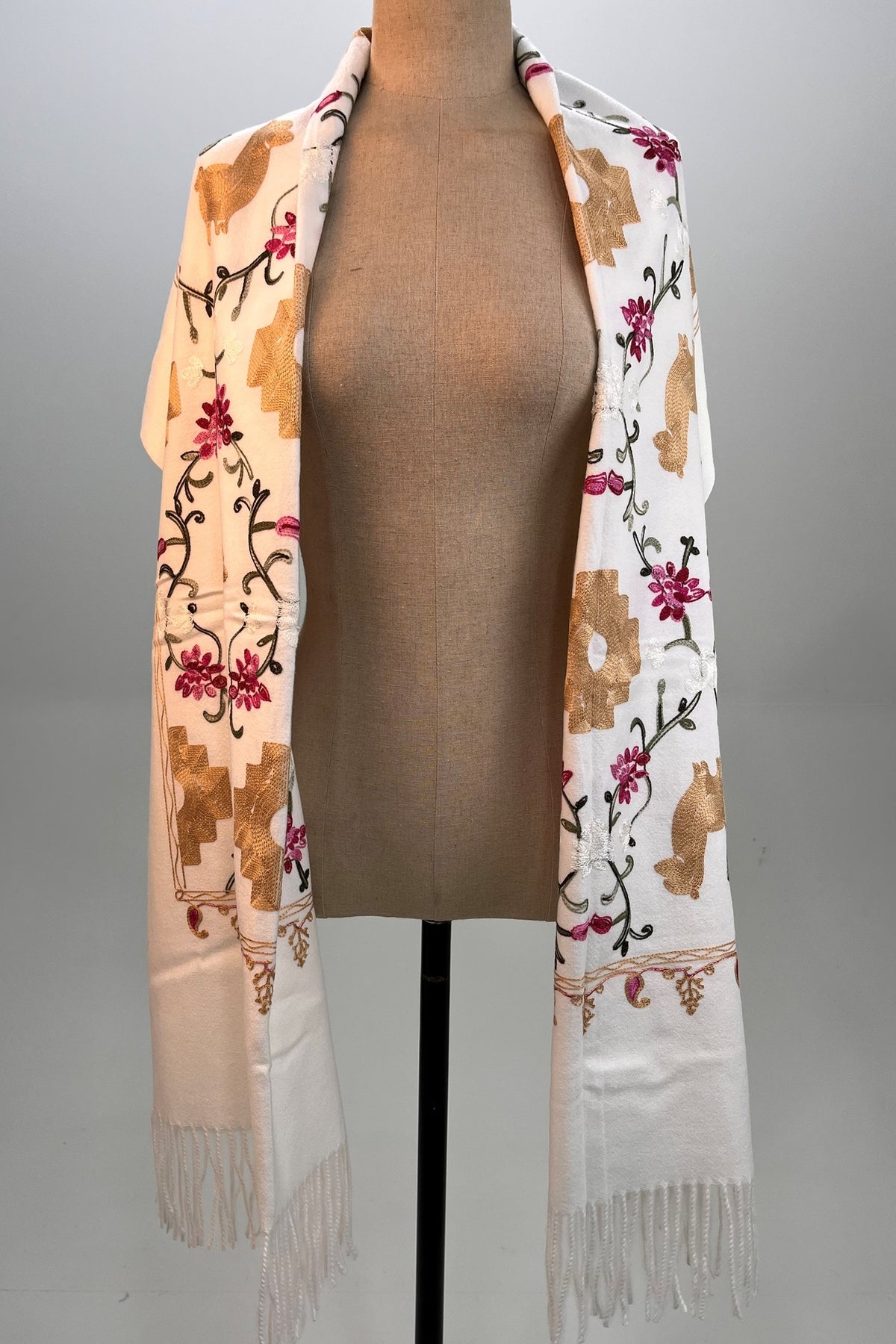 Cachecol Cashmere Branco Bordado Yacamim #325