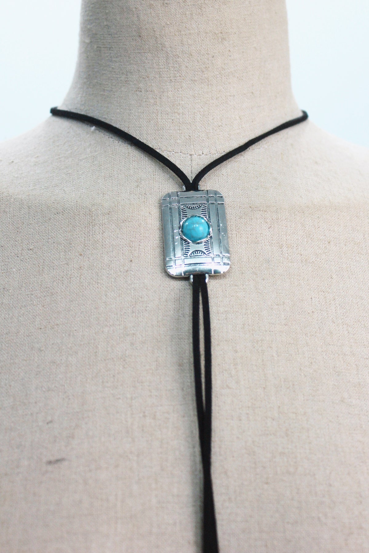 Colar Gravatinha Preto Com Pedra Verde Yacamim #415