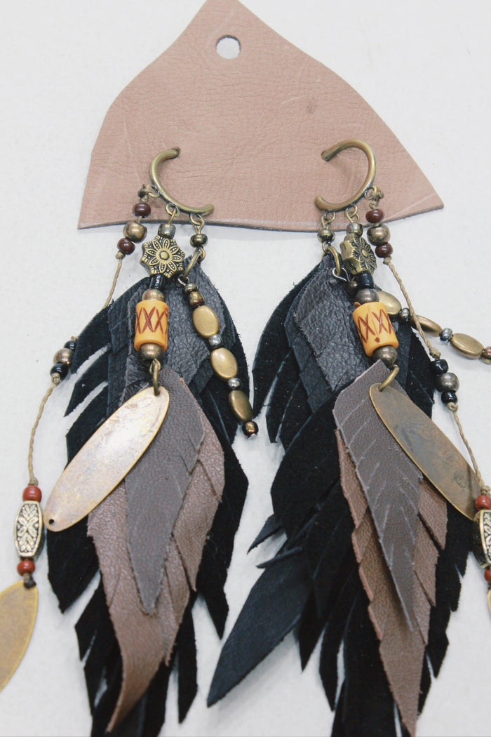 Brinco Artesanal De Couro Com Miçangas Yacamim #658