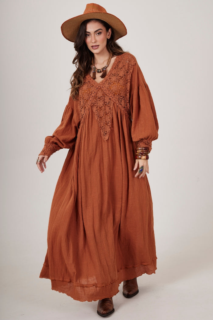 Vestido Longo Com Rendas E Crochê Marrom Yacamim D15
