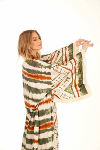 Kimono Longo Com E Detalhe De Franjas Verde Estampa Digital Tie Dye Yacamim