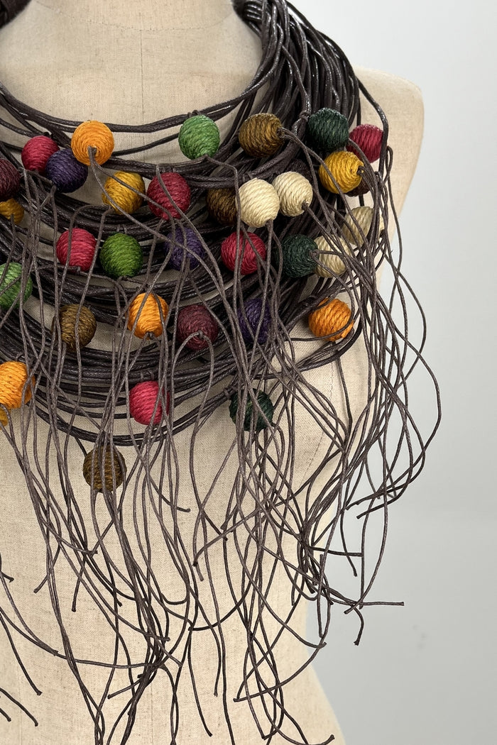 Colar Artesanal Ninho Com Esferas Resinadas Coloridas Yacamim #170