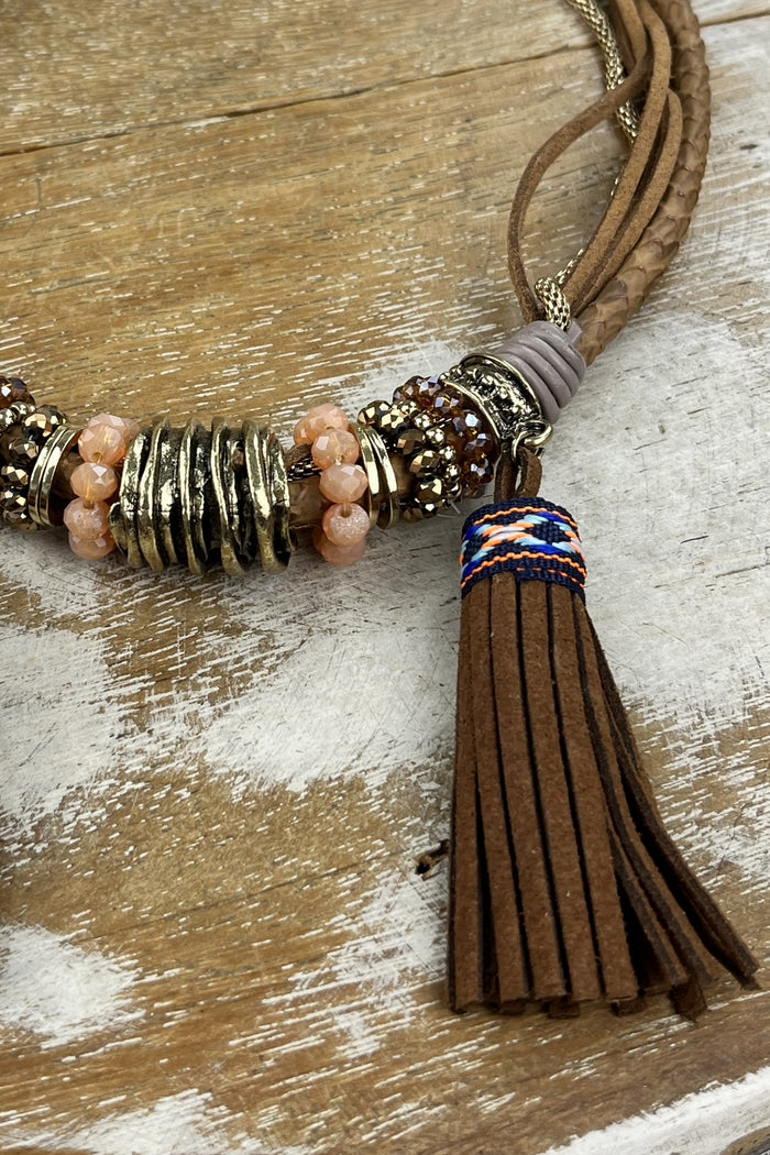 Colar Artesanal De Courino Com Pingentes De Pompons De Camurça Yacamim #196