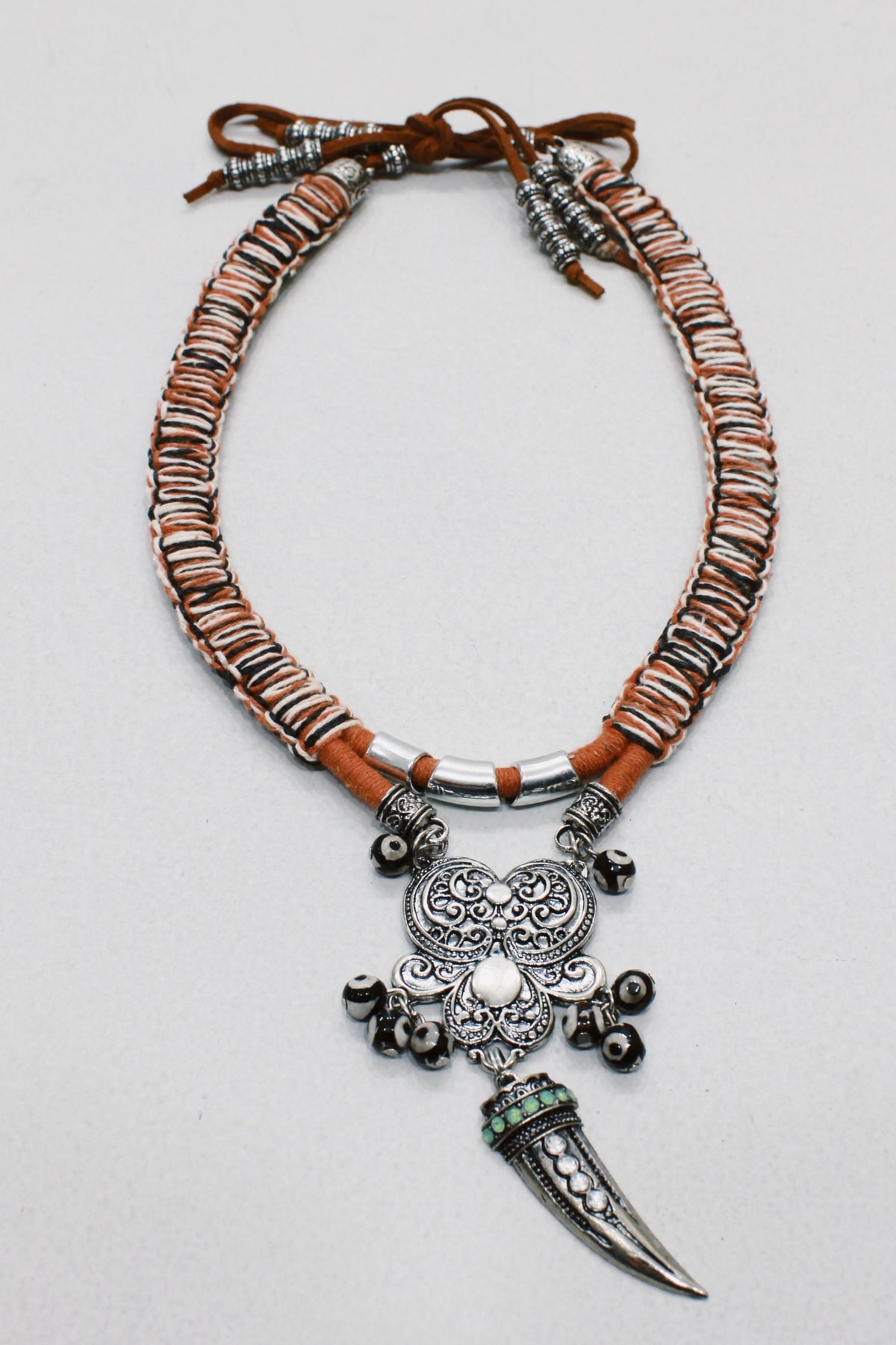 Colar Artesanal Com Pingentes Trabalhado Metálico Yacamim #625