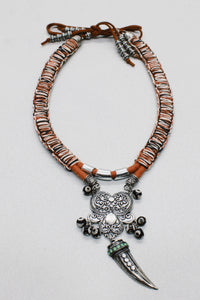 Colar Artesanal Com Pingentes Trabalhado Metálico Yacamim #625