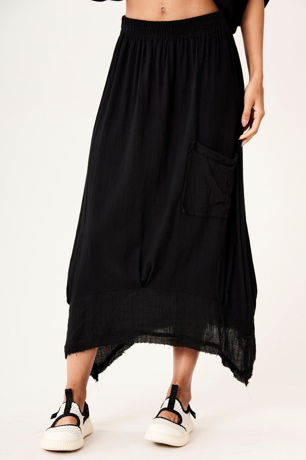 Saia Viscolinho Com Bolso Lateral Preto Yacamim A5