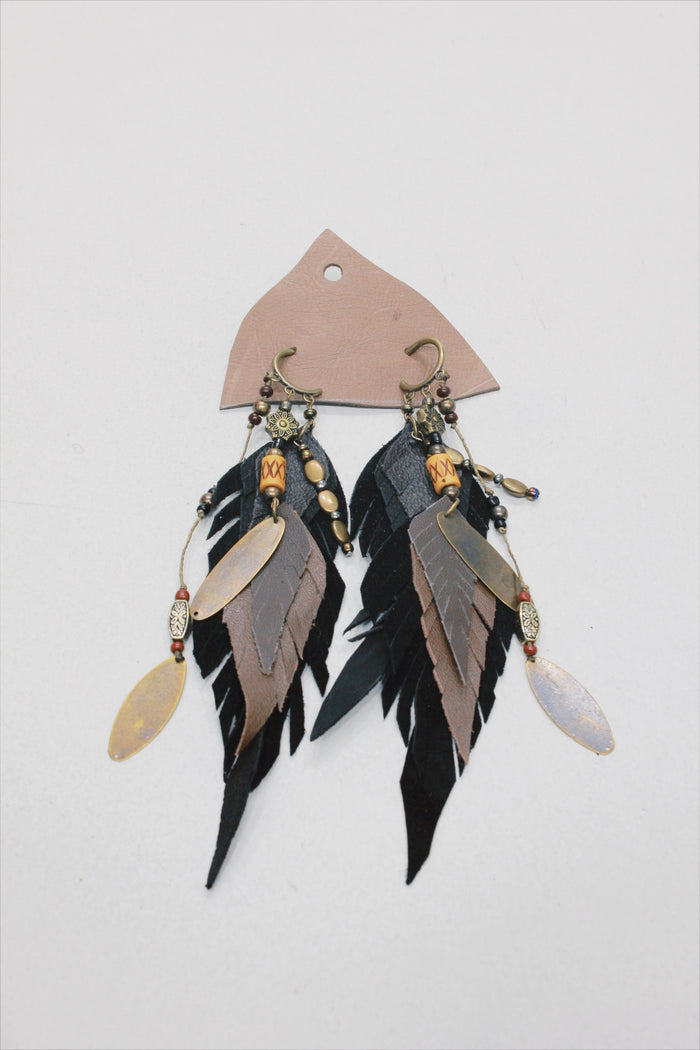 Brinco Artesanal De Couro Com Miçangas Yacamim #658