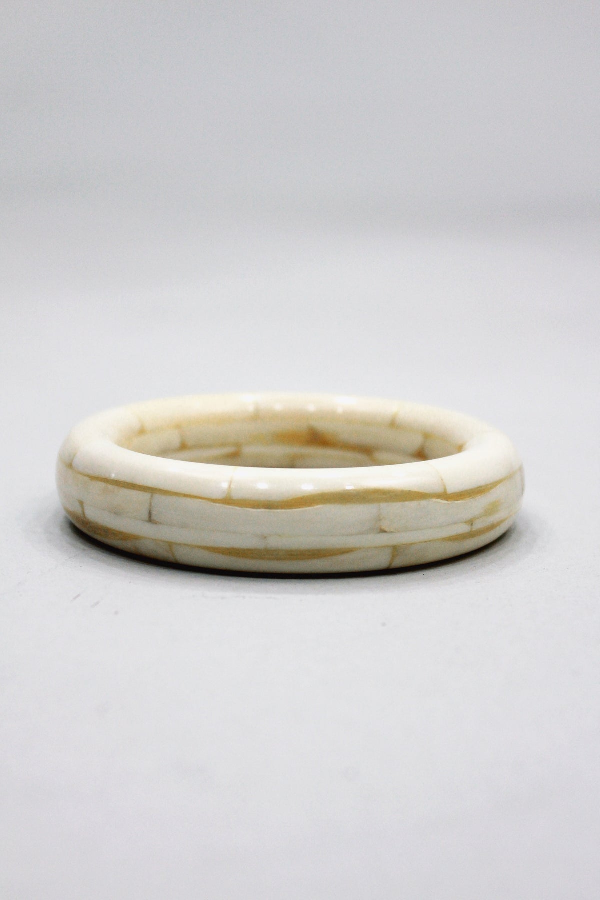 Pulseira Bracelete Arredondado Bege Yacamim #453