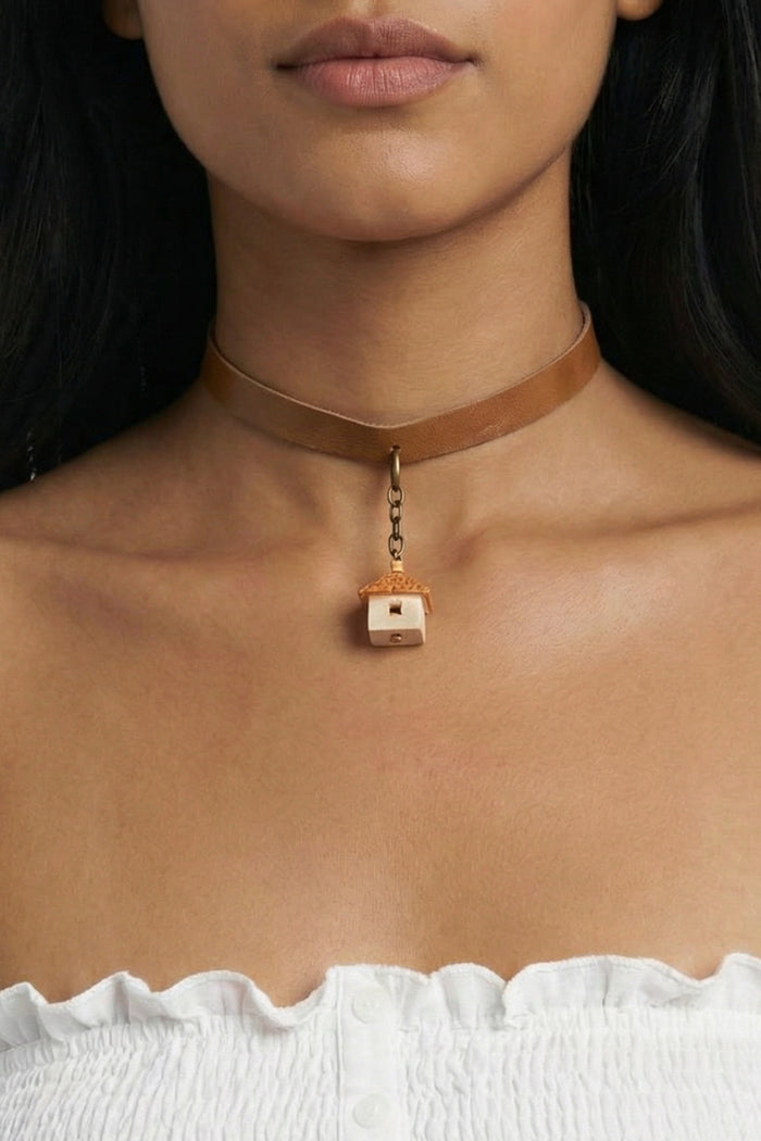 Colar Artesanal De Couro Com Pingente De Cerâmica Yacamim #835