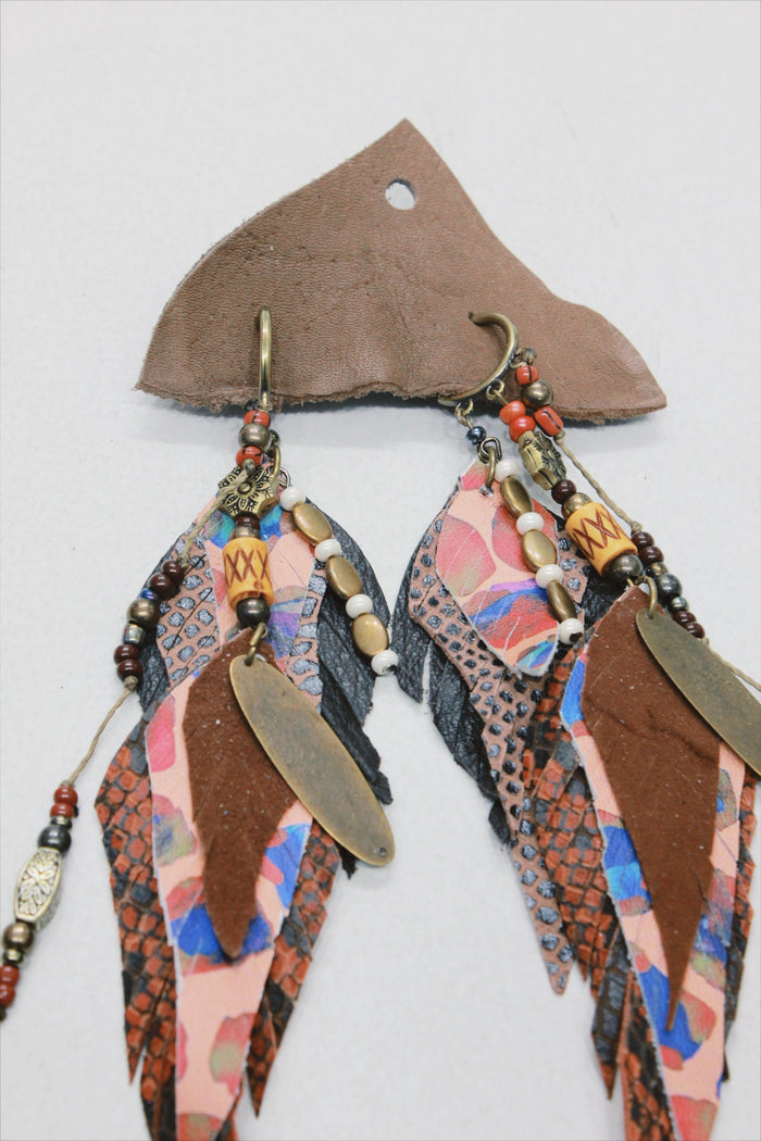 Brinco Artesanal De Couro Com Miçangas Yacamim #656