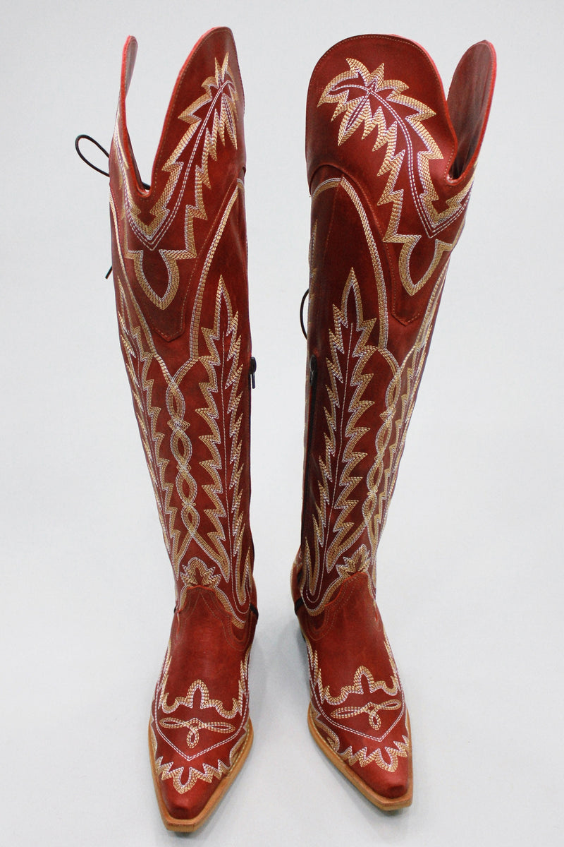 Bota Cano Alto 52cm Bordada Vermelha Yacamim #470