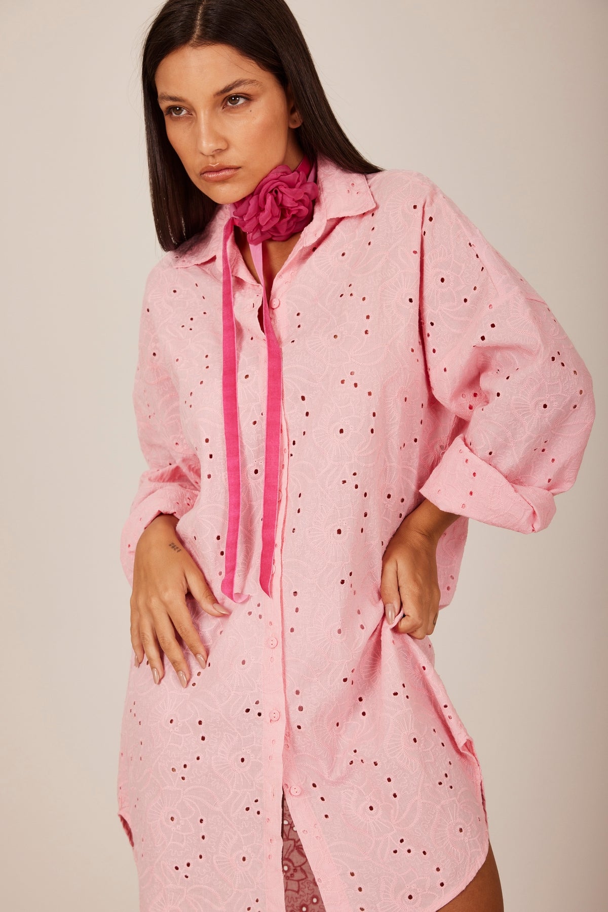 Chemise Clássica Broderie Alongada Rosa Claro Yacamim N1