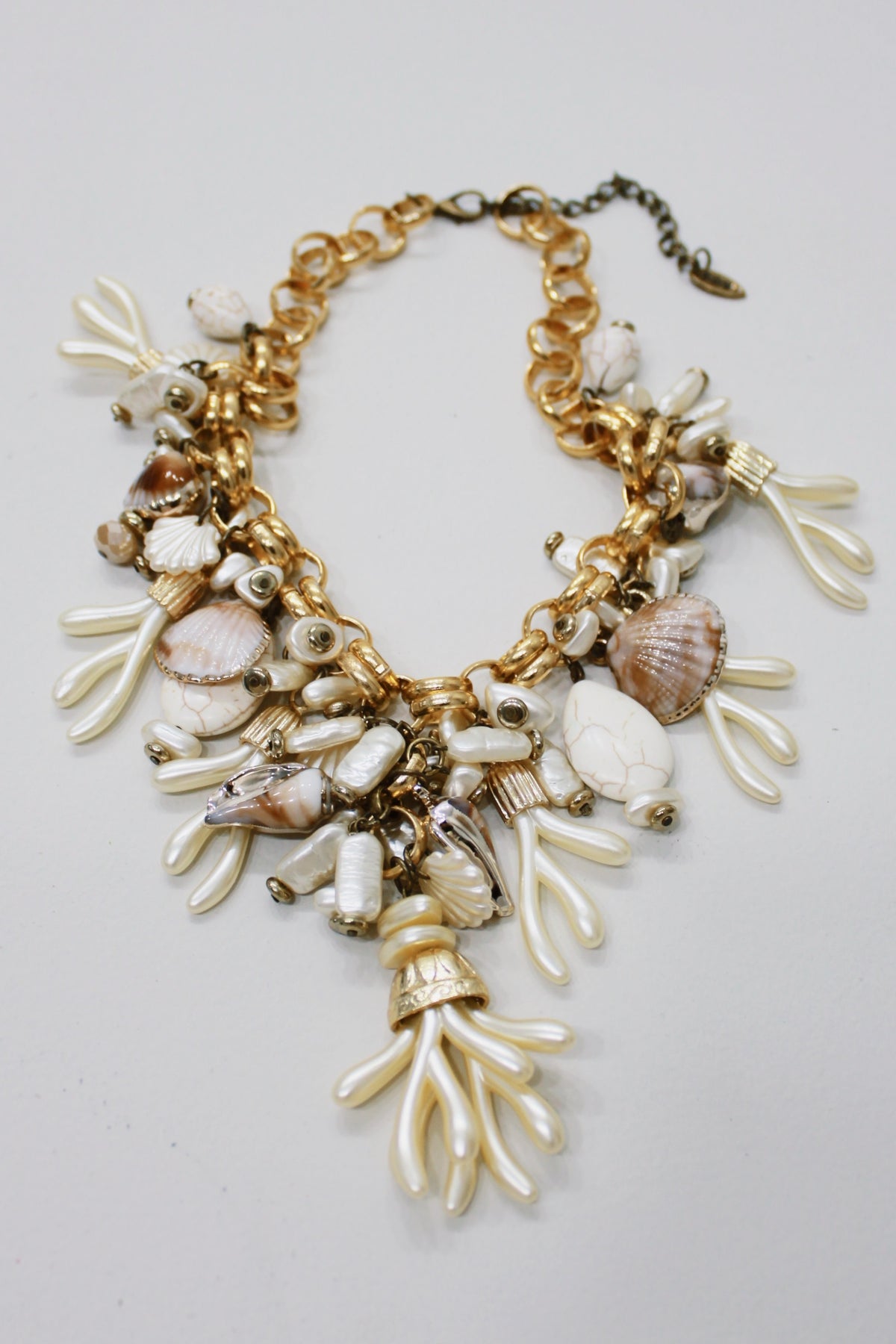 Colar Artesanal Com Mix De Pingentes Cor Pérola Yacamim #728